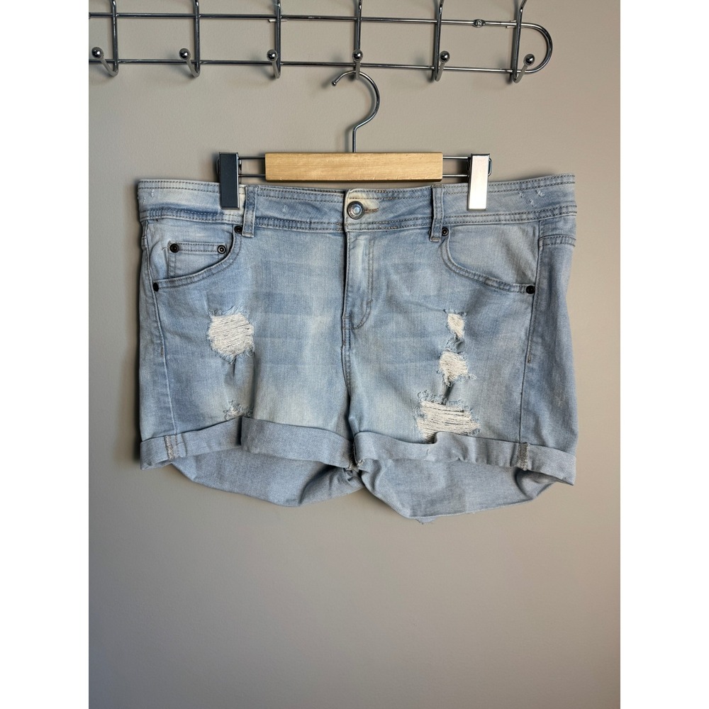 Bluenotes Taylor Low Rise Shortie Distressed Denim Short‎ Light Wash Y2K Indie